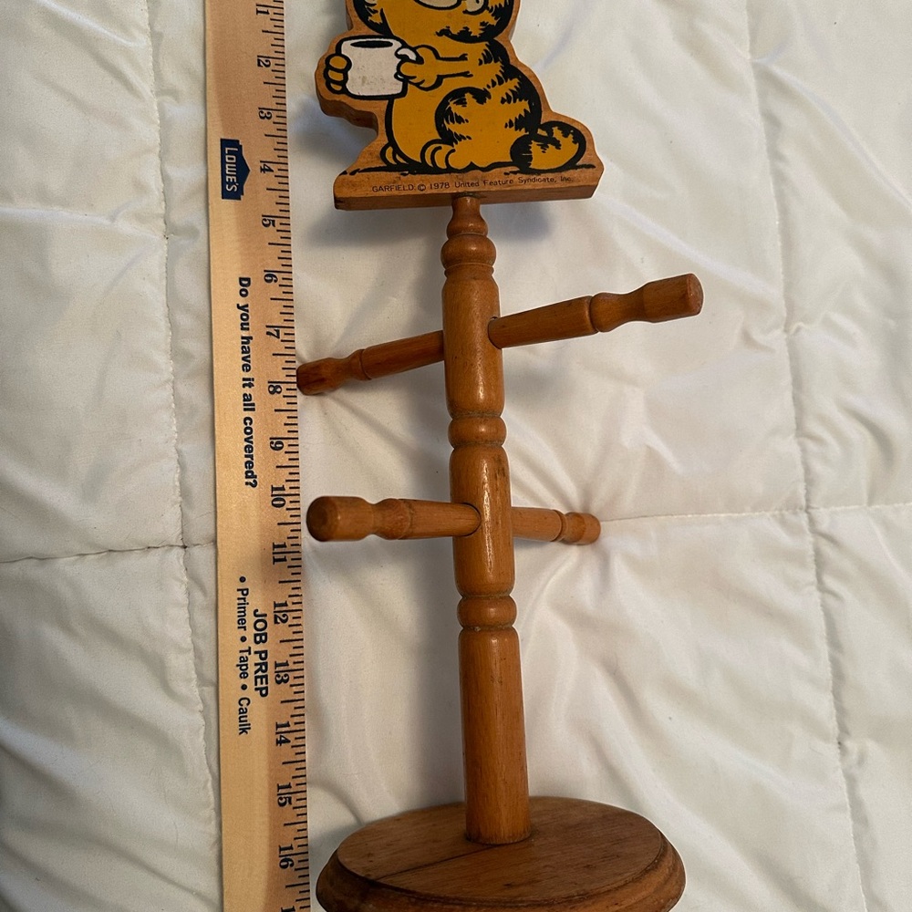 🐕 Garfield Wooden Mug Tree with Character Top and McDonald’s Mugs - Picture 7 of 16